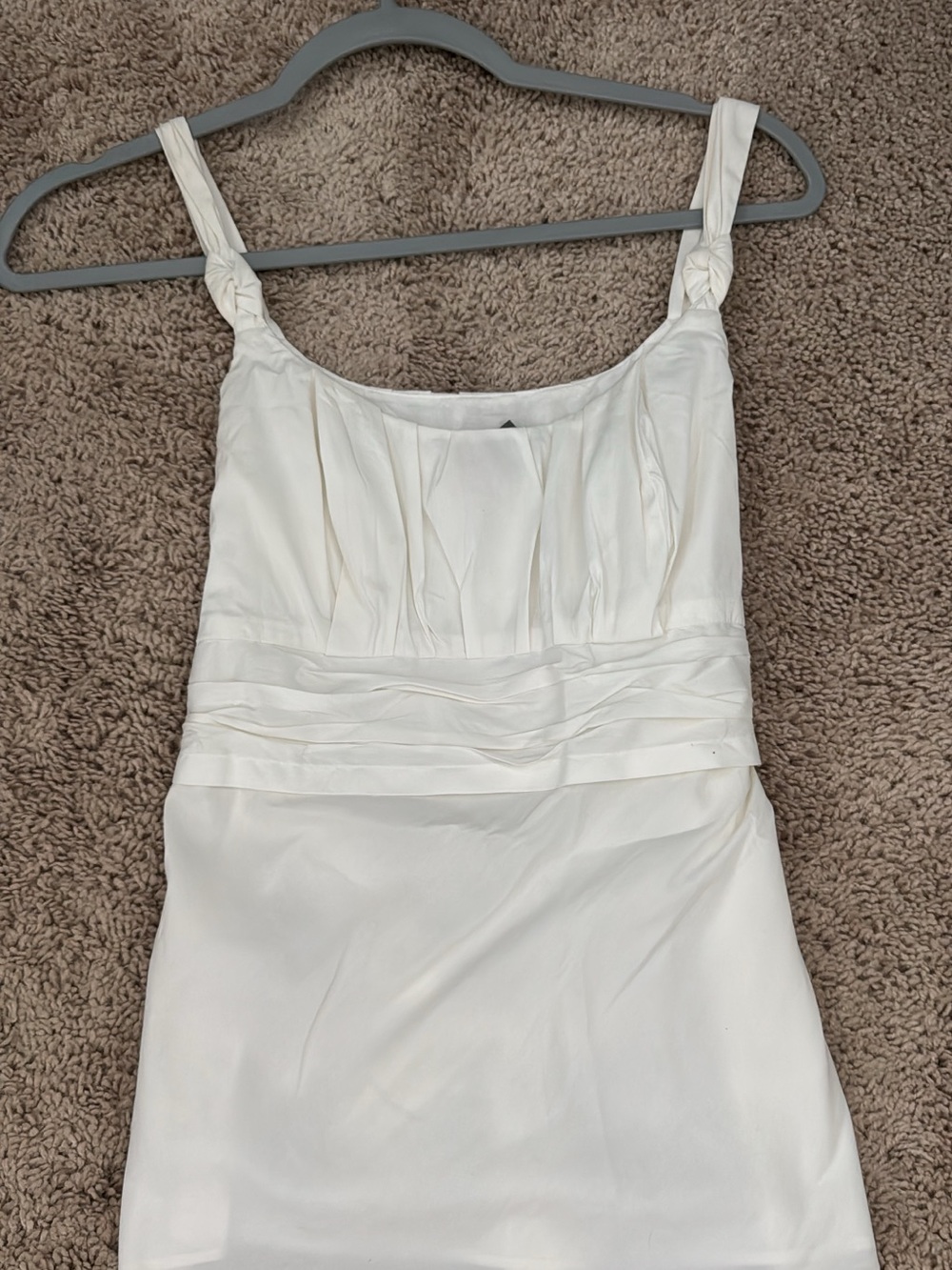 Elegant White Sleeveless Pleated top
